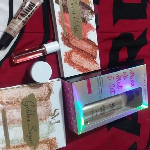 Makeup bundle - Picture 1 of 2
